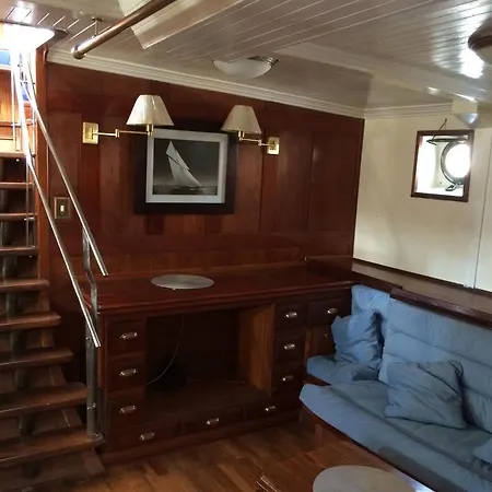 Yacht Sean Paquito Iv Botel
