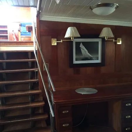 Botel Yacht Sean Paquito Iv