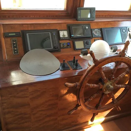 Botel Yacht Sean Paquito Iv